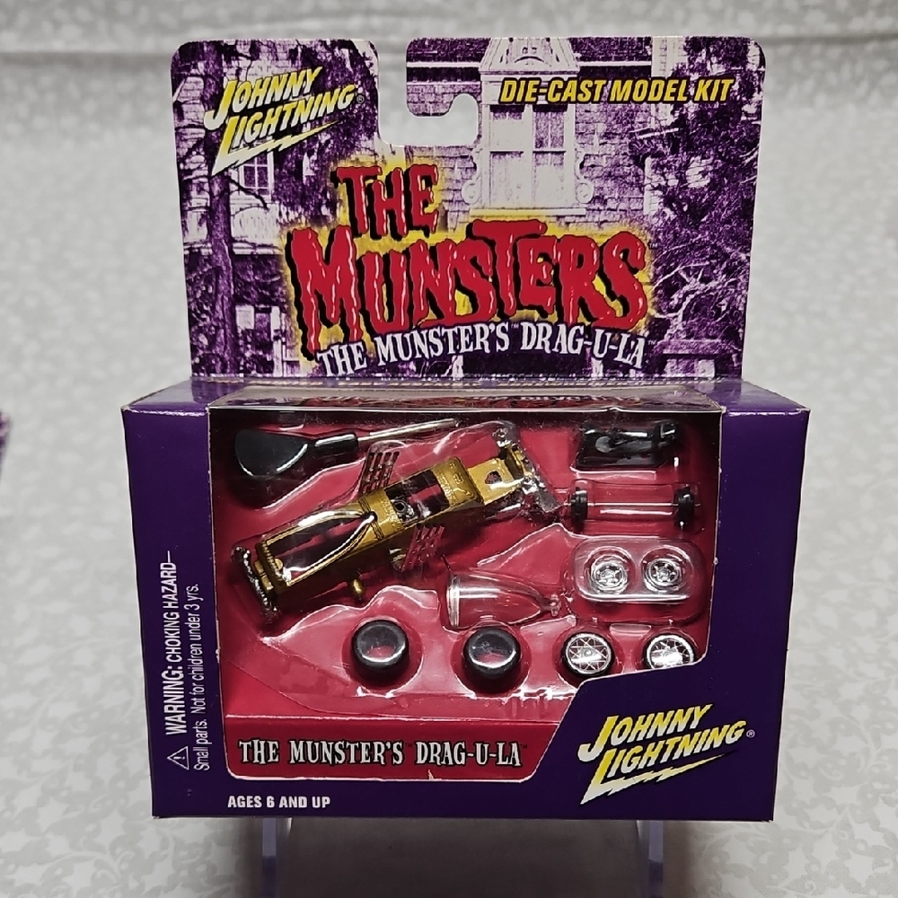 Johnny Lightning The Munsters Drag-U-La 1:64 Scale Die-Cast Model Kit